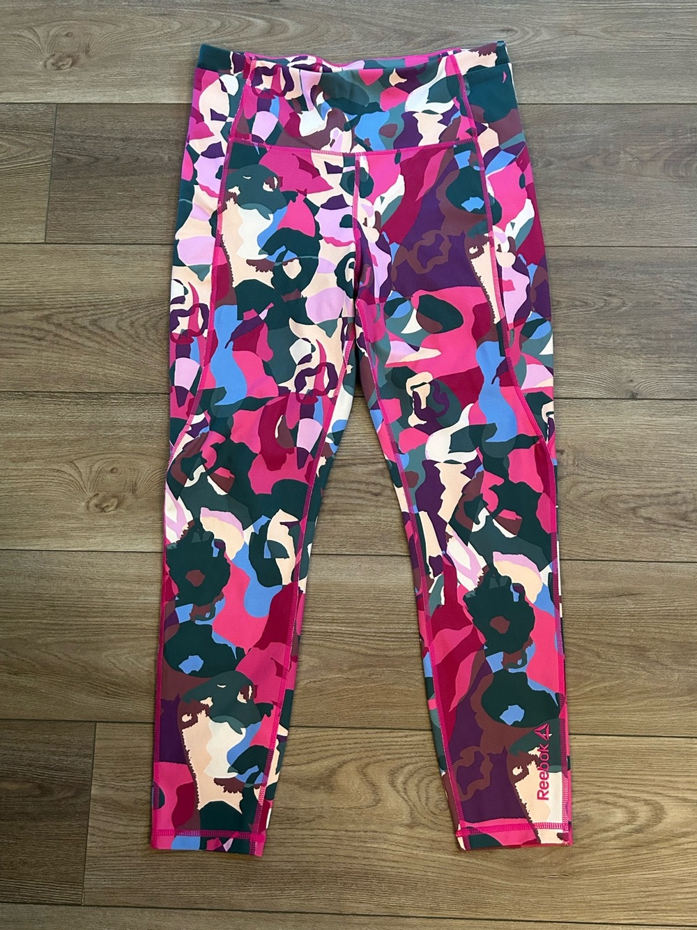 Reebok L Evolution High Rise 7/8 Cropped Leggings Pink Abstract Floral Athletic
